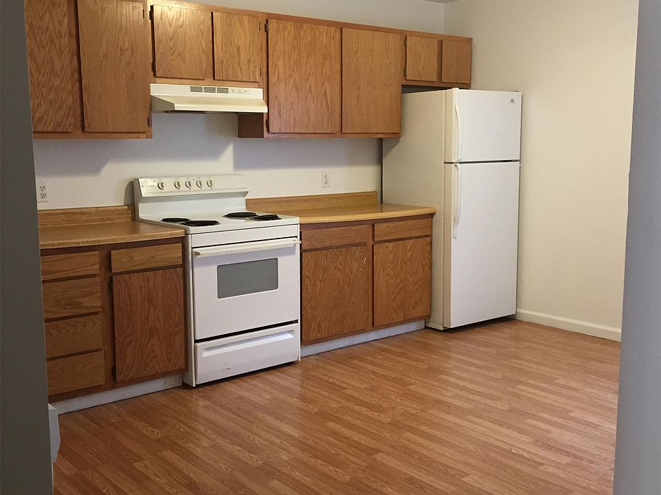 2nd image of 3689 Martin Dr APT 1