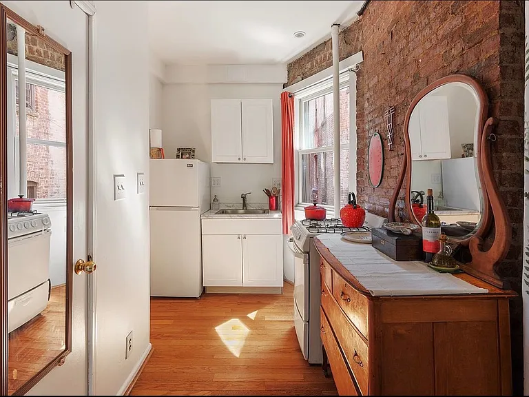 715 9th Ave #4RS — Photo 4