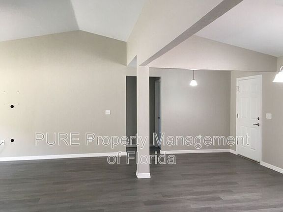 4th image of 821 Marion Oaks Mnr
