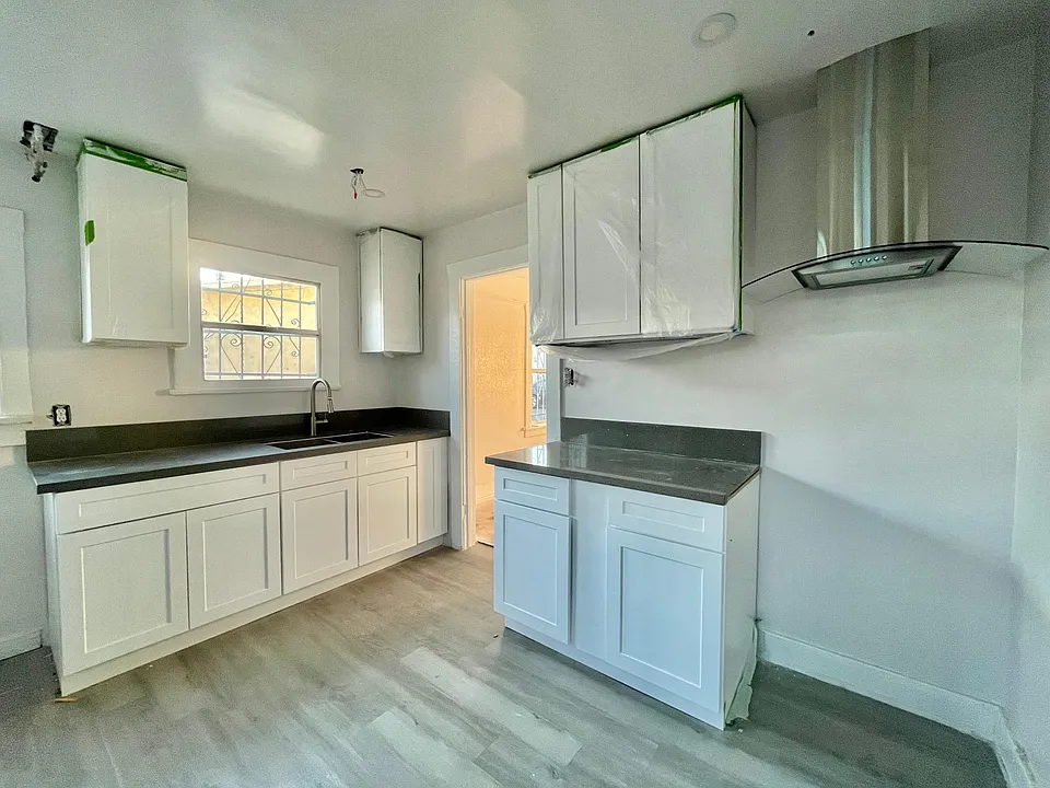 136 W 82nd St #3