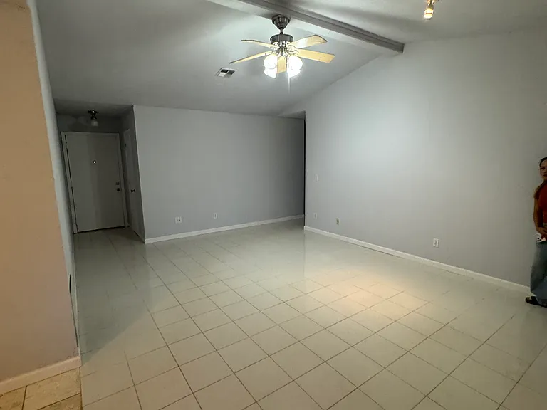 2415 SW 102nd St — Photo 5