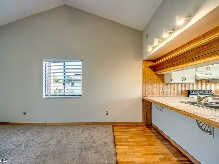 4616 SE 6th Ave #202 — Photo 8