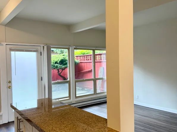 9134 45th Ave SW APT 3, Seattle, WA 98136