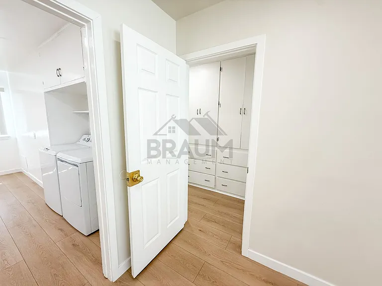 15550 Vanowen St — Photo 10