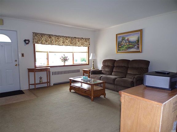 3rd image of 17 Ferndale Dr