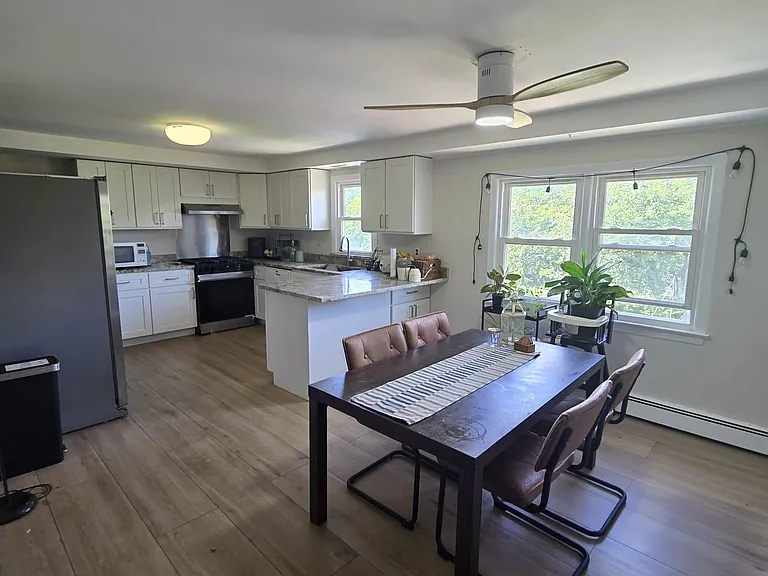 360 New York Ave #2 — Photo 3