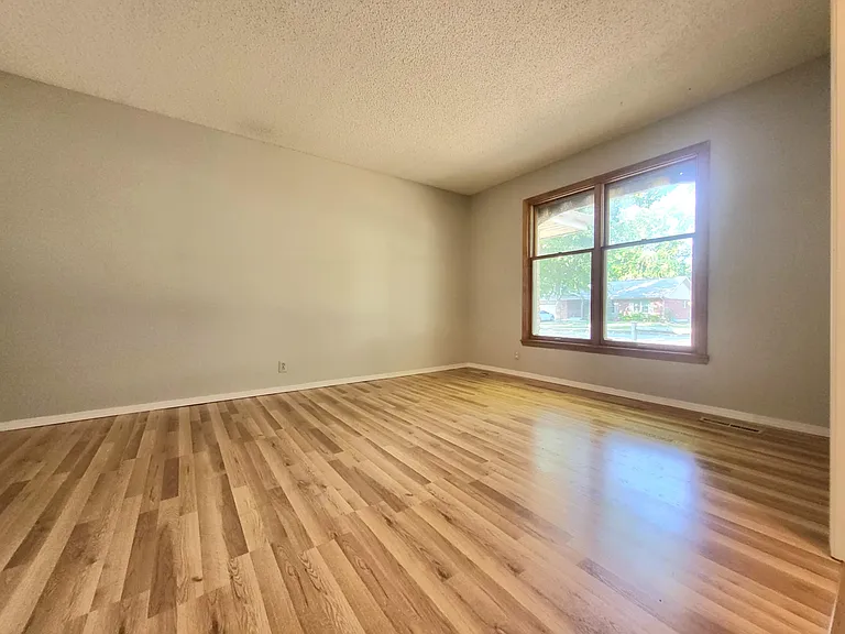 3232 S Roanoke Ave — Photo 4