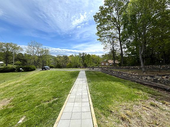 5th image of 353 Greenbriar Rd