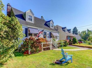 66 Maplewood Rd, Huntington Station, NY 11746