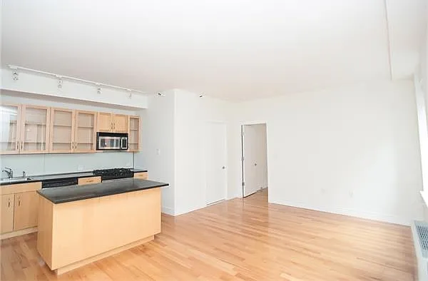 214 Front St — Photo 16