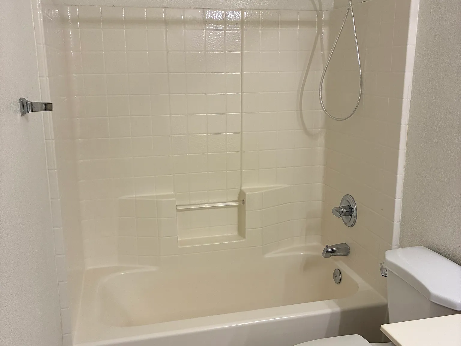 4 bed, 1743 sqft, $2,600 — Photo 2