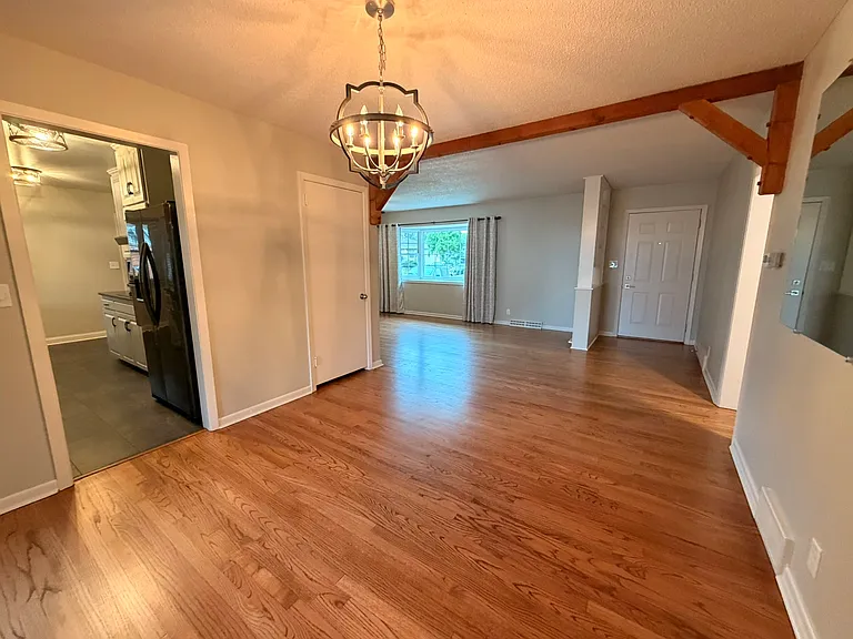 1216 Robin Dr — Photo 8