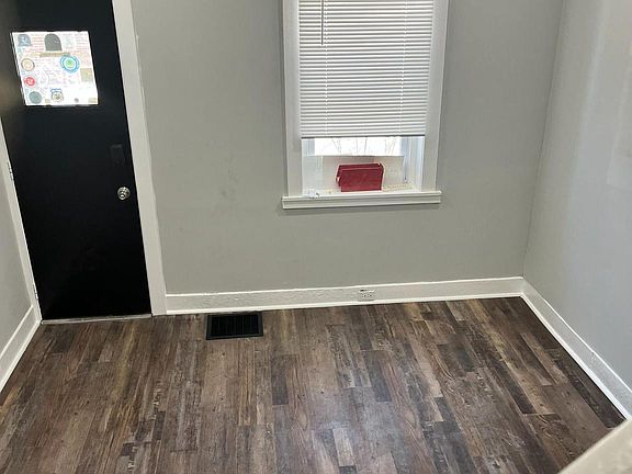 2nd image of 209 Lexington Ave