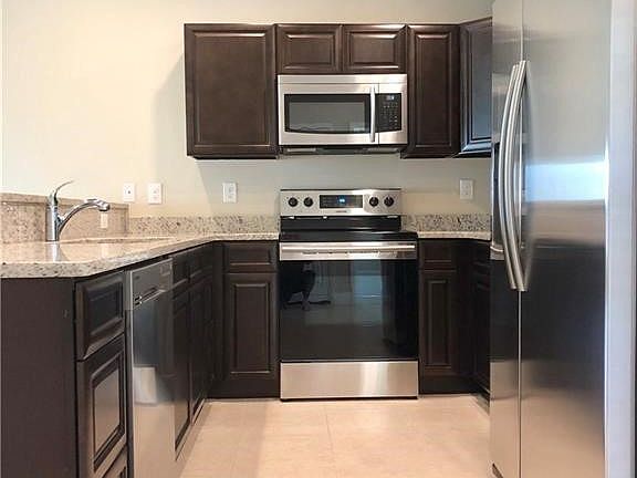 5th image of 721 SW 40th Terrace Cpe
