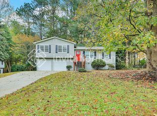 370 Madeline Cir, Lawrenceville, GA 30043