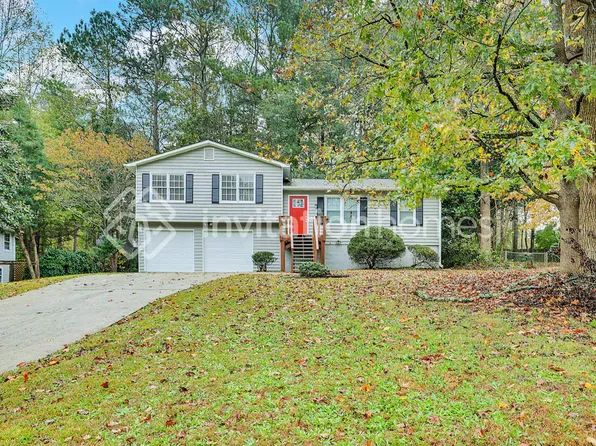 370 Madeline Cir, Lawrenceville, GA 30043