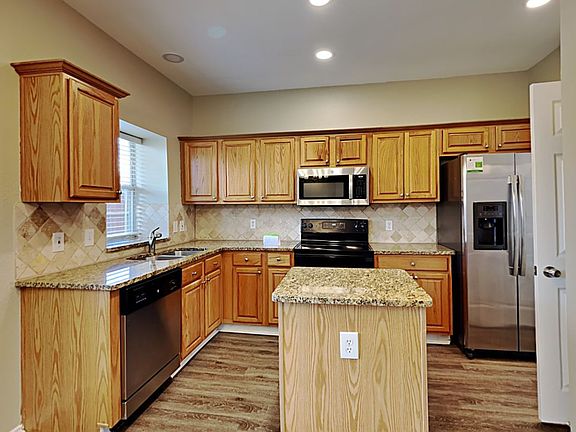 5th image of 5020 Lake Crest Dr