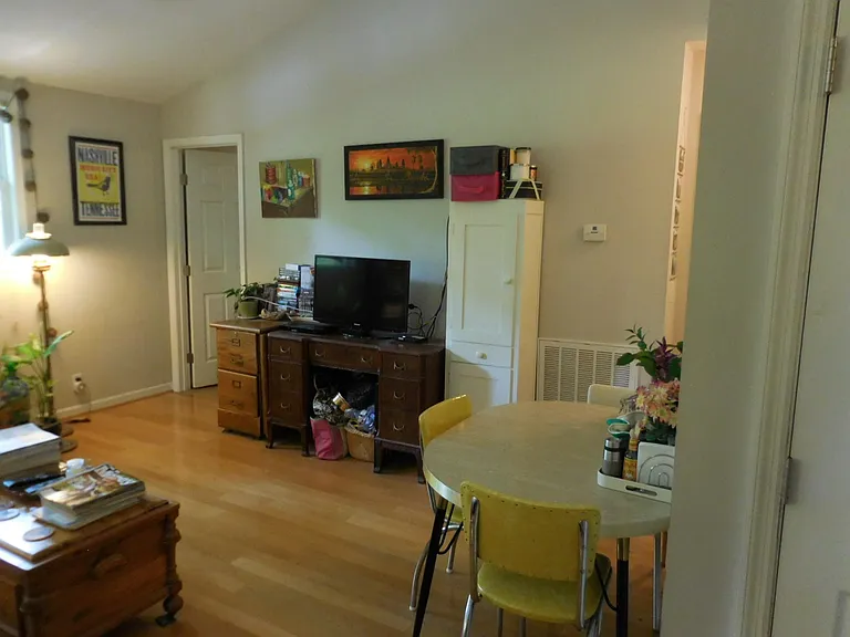 757 Alloway St — Photo 3