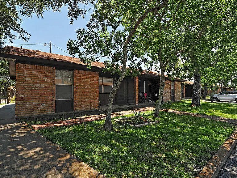 Windwood Apartments — Photo 24