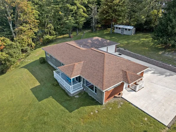 5 Grippen Hill Rd, Vestal, NY 13850