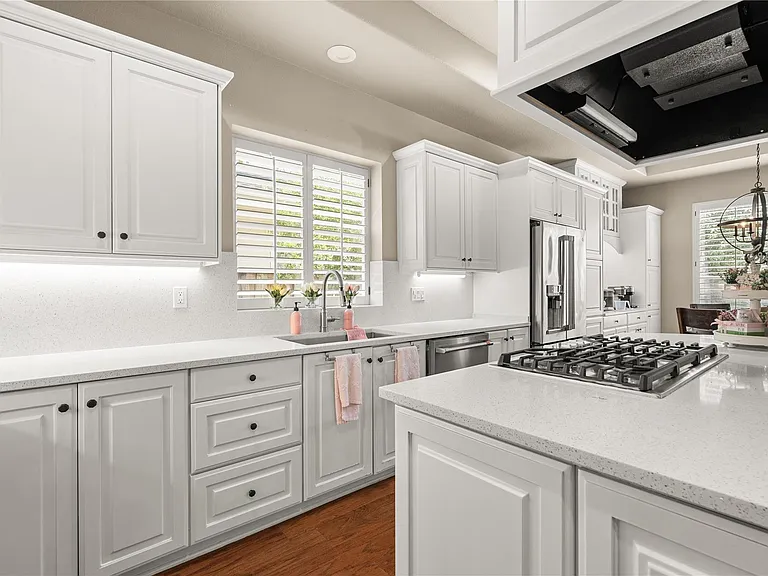 131 E Beckonvale Cir — Photo 11