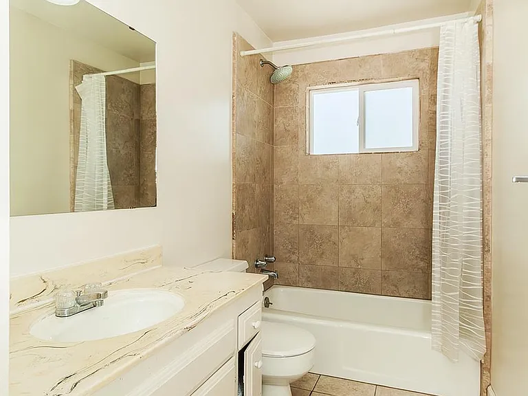 4411 N Winery Ave — Photo 15