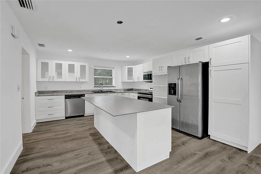3 bed, 1979 sqft, $5,000 — Photo 1