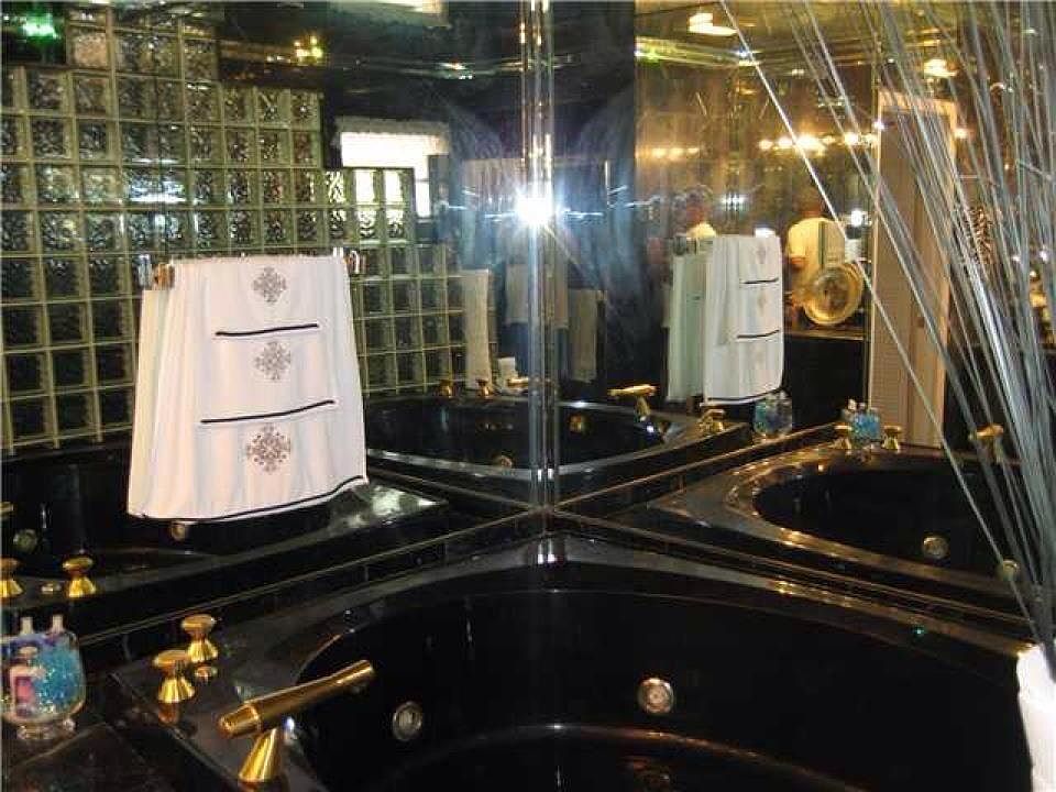 Master bath 