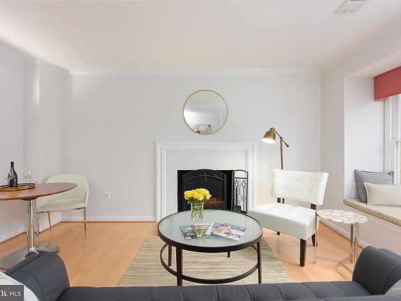 4th image of 2530B N Fairfax Dr #6BII