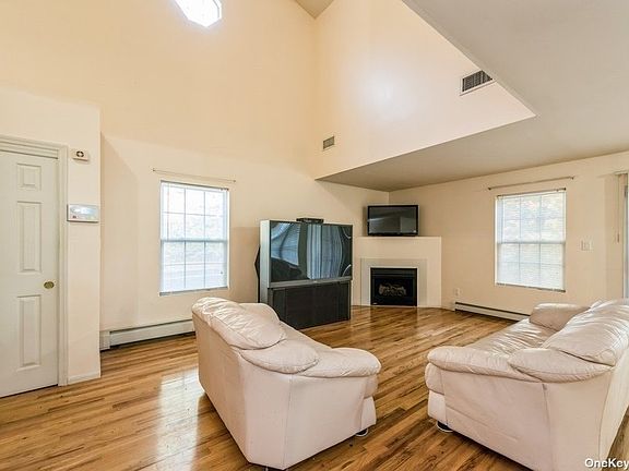 4th image of 125 Larsen Dr #125