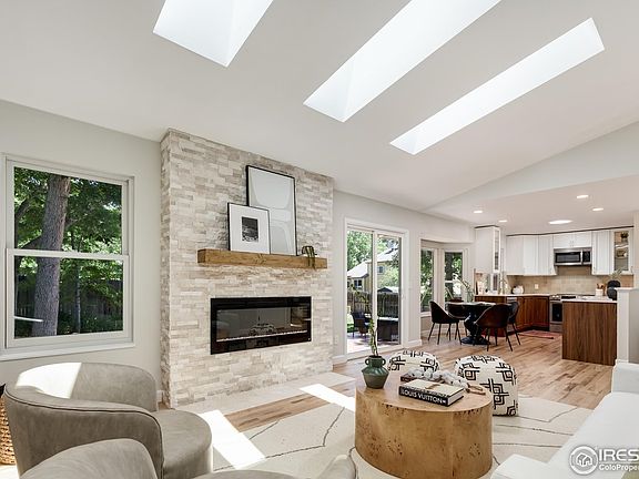 3rd image of 268 S Buchanan Cir