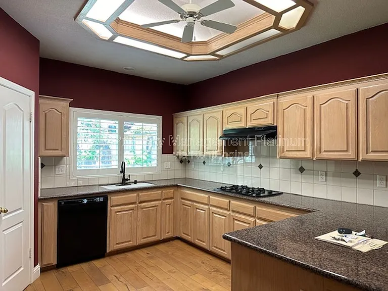 2552 E Kelso Ave — Photo 14