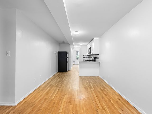 2nd image of 224 Cumberland St APT 1
