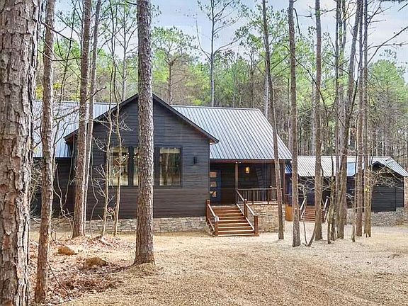 3rd image of 134 Mahogany Rd