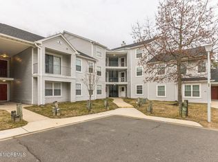 817 Waters Edge Dr, Toms River, NJ 08753