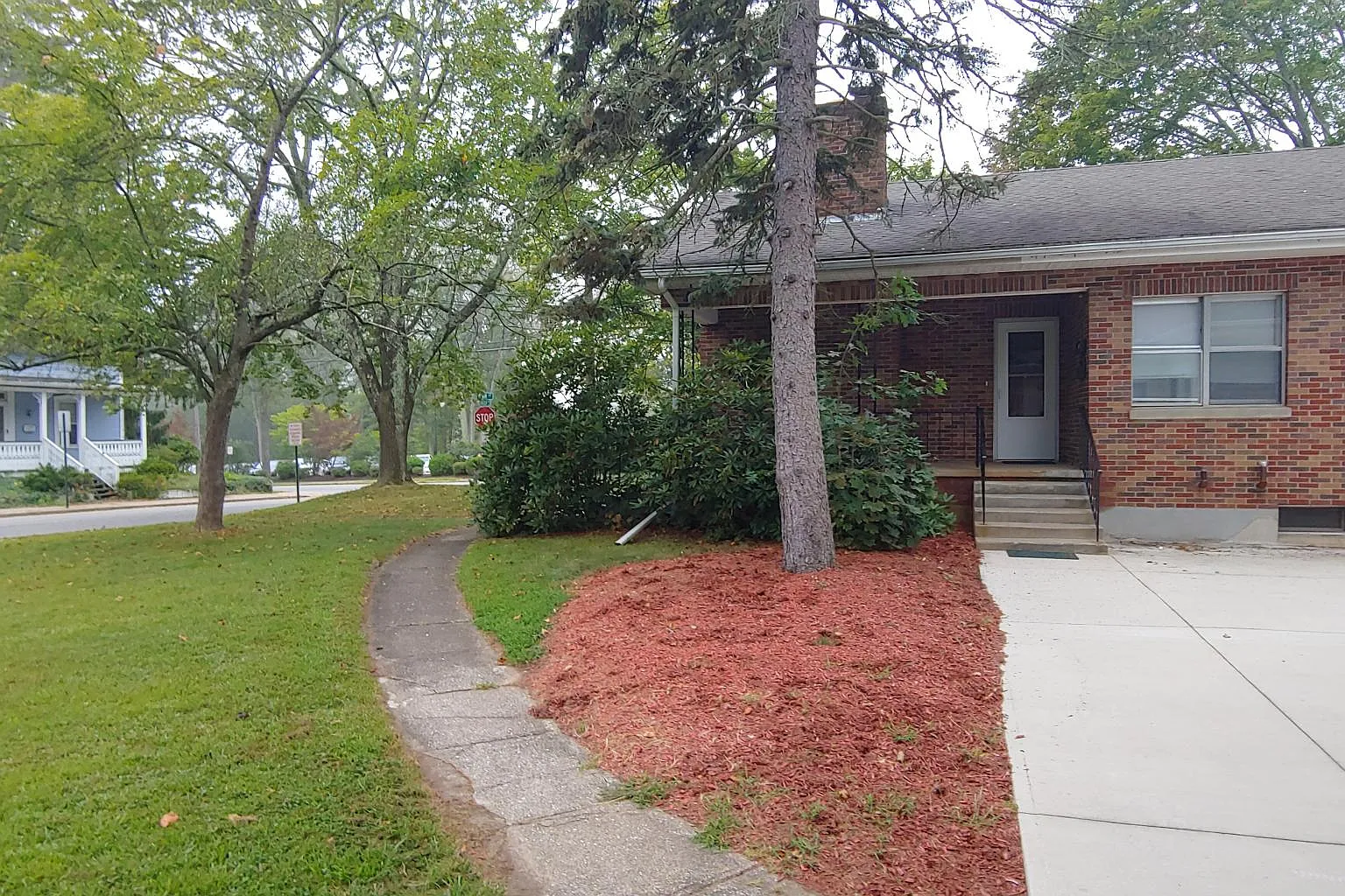 4 bed, $2,200 — Photo 1