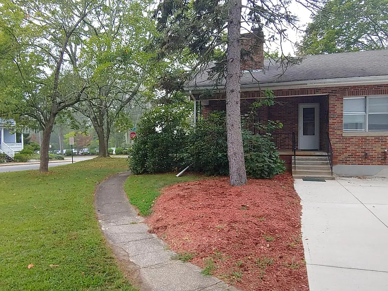 223 High St — Photo 2