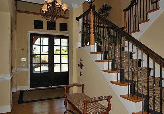 2nd image of 100 Blackwater Cir