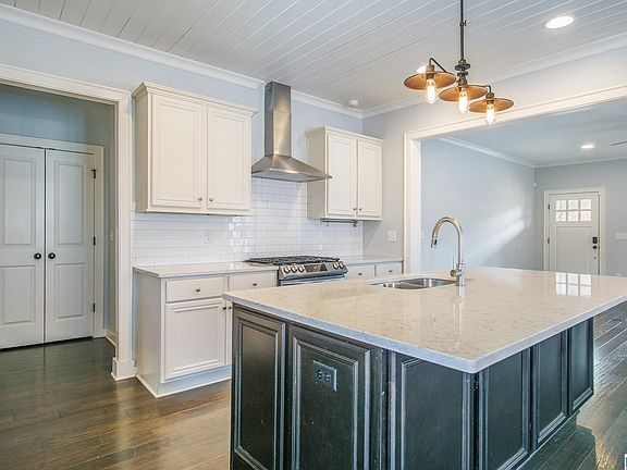 3rd image of 4453 Tuckahoe Ln