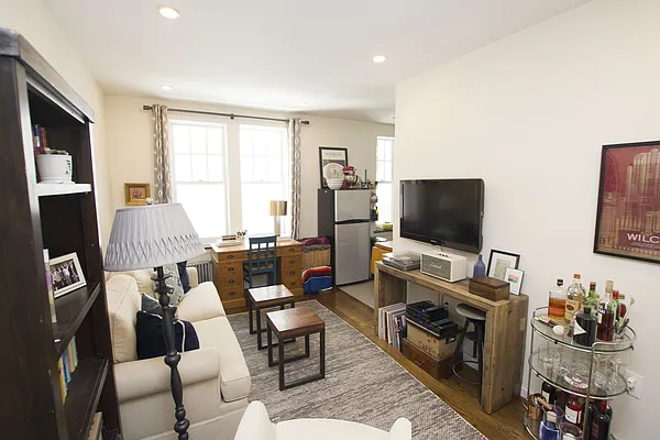 Rented by Jonis Realty | media 20