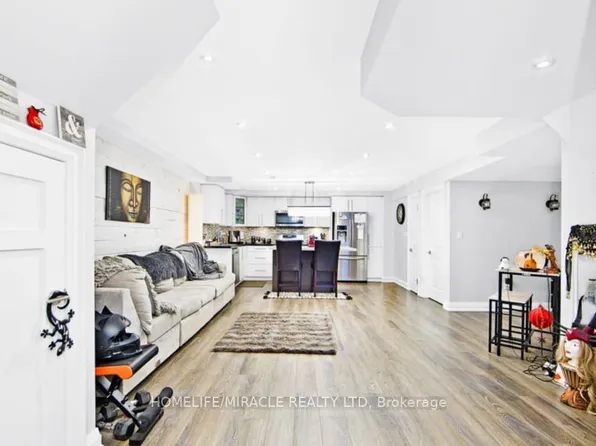 75 Jewelwing Ct, Bradford West Gwillimbury, ON L3Z 0N7