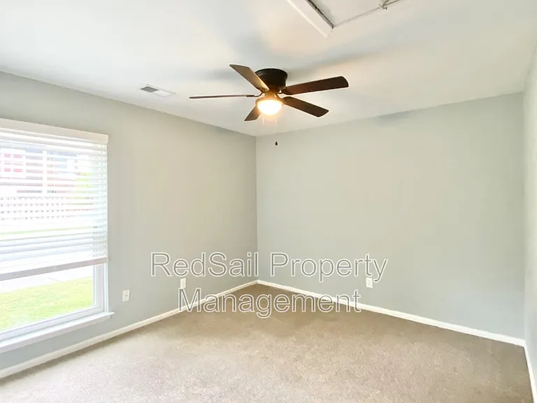 1449 Longdale Dr — Photo 12