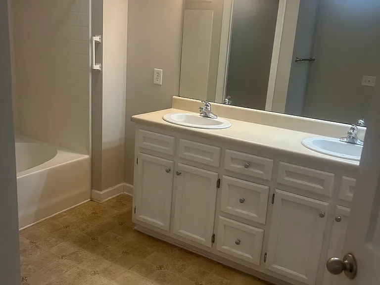 1004 Bristolmoor Dr — Photo 6