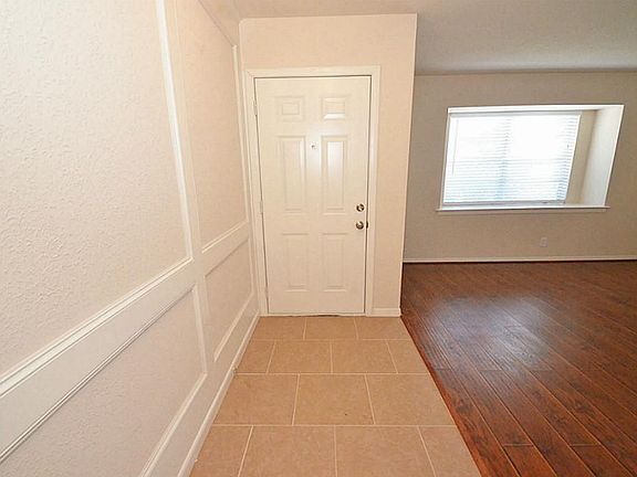 3rd image of 817 Shetland St