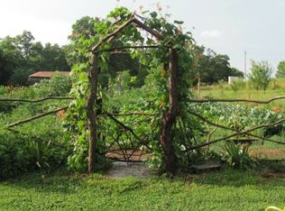 1368 Columbia Hill Rd, Monterey, TN 38574