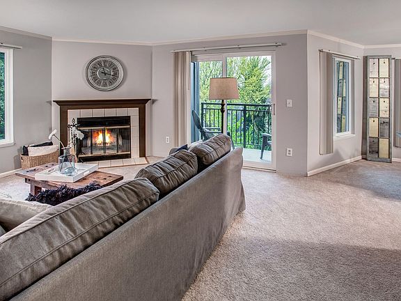 5th image of 12720 NE 144th St Unit D-201