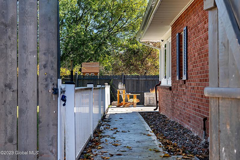 4th image of 10 Woodside Avenue
