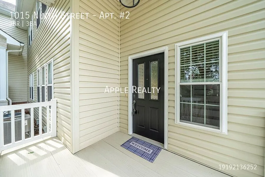 1015 Ninth St Apt 2 - Available now! Free 2-Week Move-In Special — Photo 2