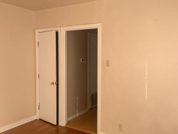 5th image of 932 Hickory St