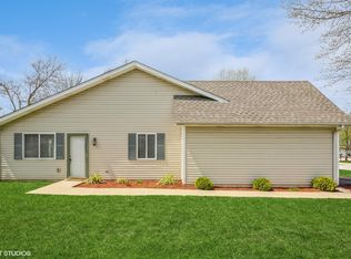 127 Beacon Dr, Hobart, IN 46342